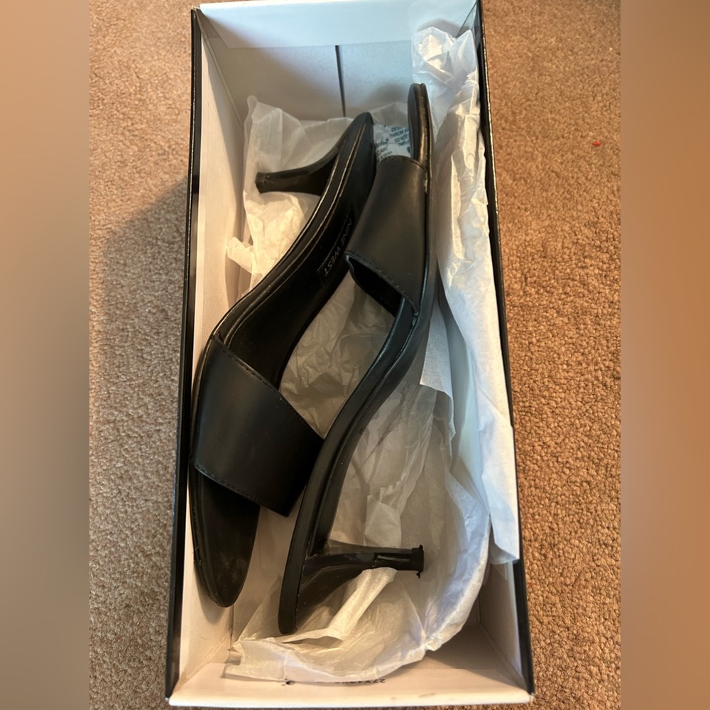 Nine West Slip on Kitten heel in Black. Size 7